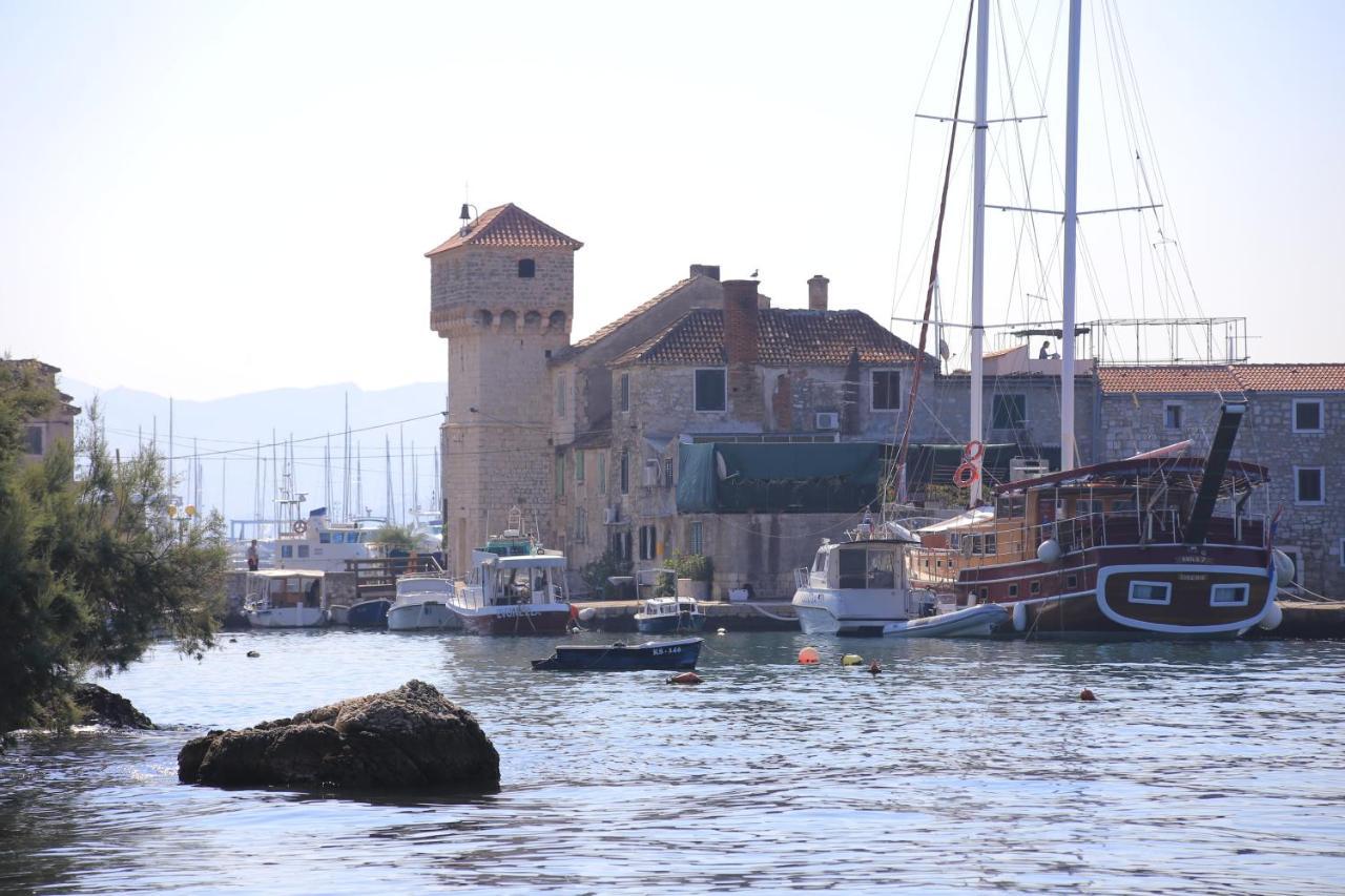 Apartments With A Parking Space Kastel Gomilica, Kastela - 21138 Eksteriør billede